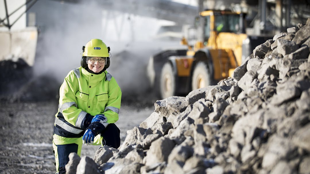 Mining перевод. Инженер Горняк. Компания Lundin Mining. Mining Engineer in Canada. Mining Engineering Training.